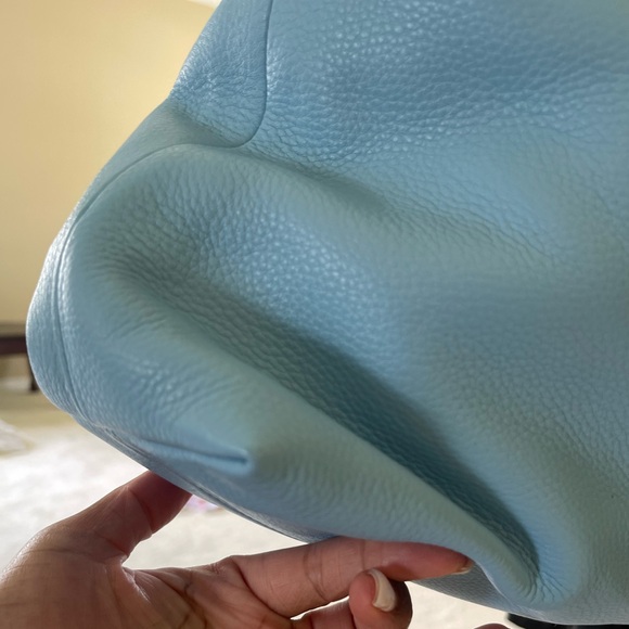 Tory Burch genuine leather tote bag w/braided gold hardware & adjustable chain - Picture 2 of 10